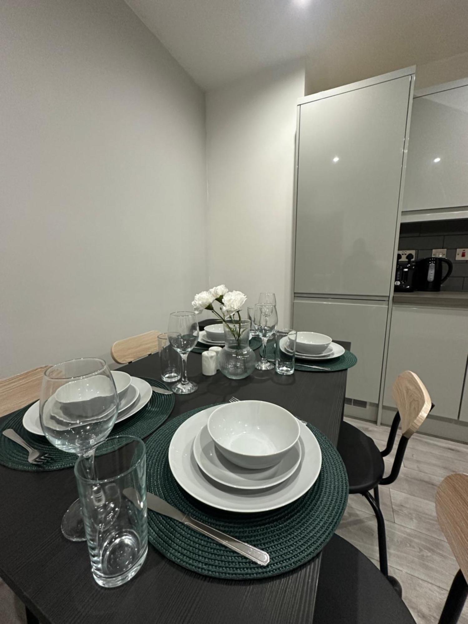 Retro Suite A Luxury Apartment With King Size Bed Wii Games And Entertainment Leicester Esterno foto
