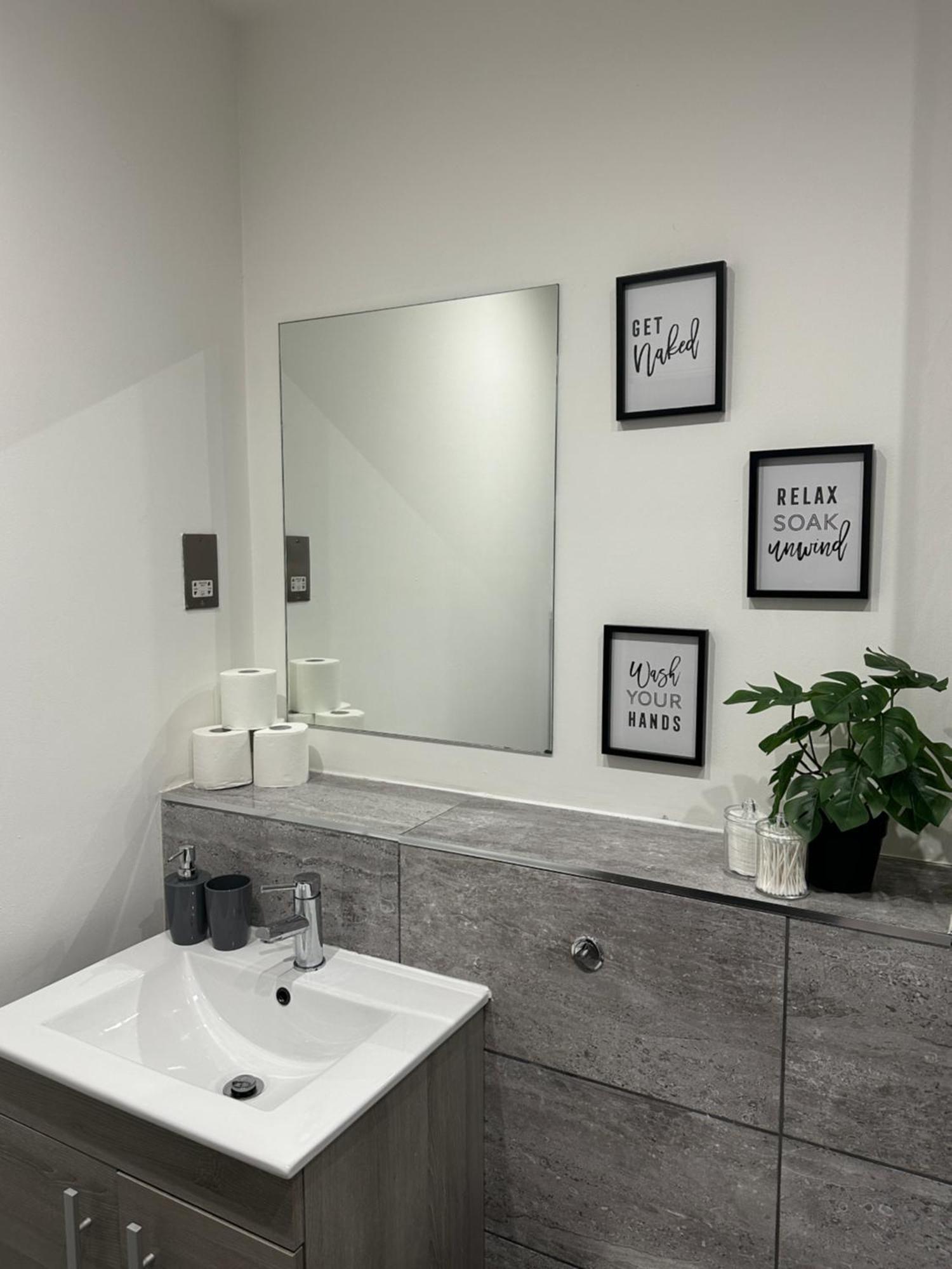 Retro Suite A Luxury Apartment With King Size Bed Wii Games And Entertainment Leicester Esterno foto