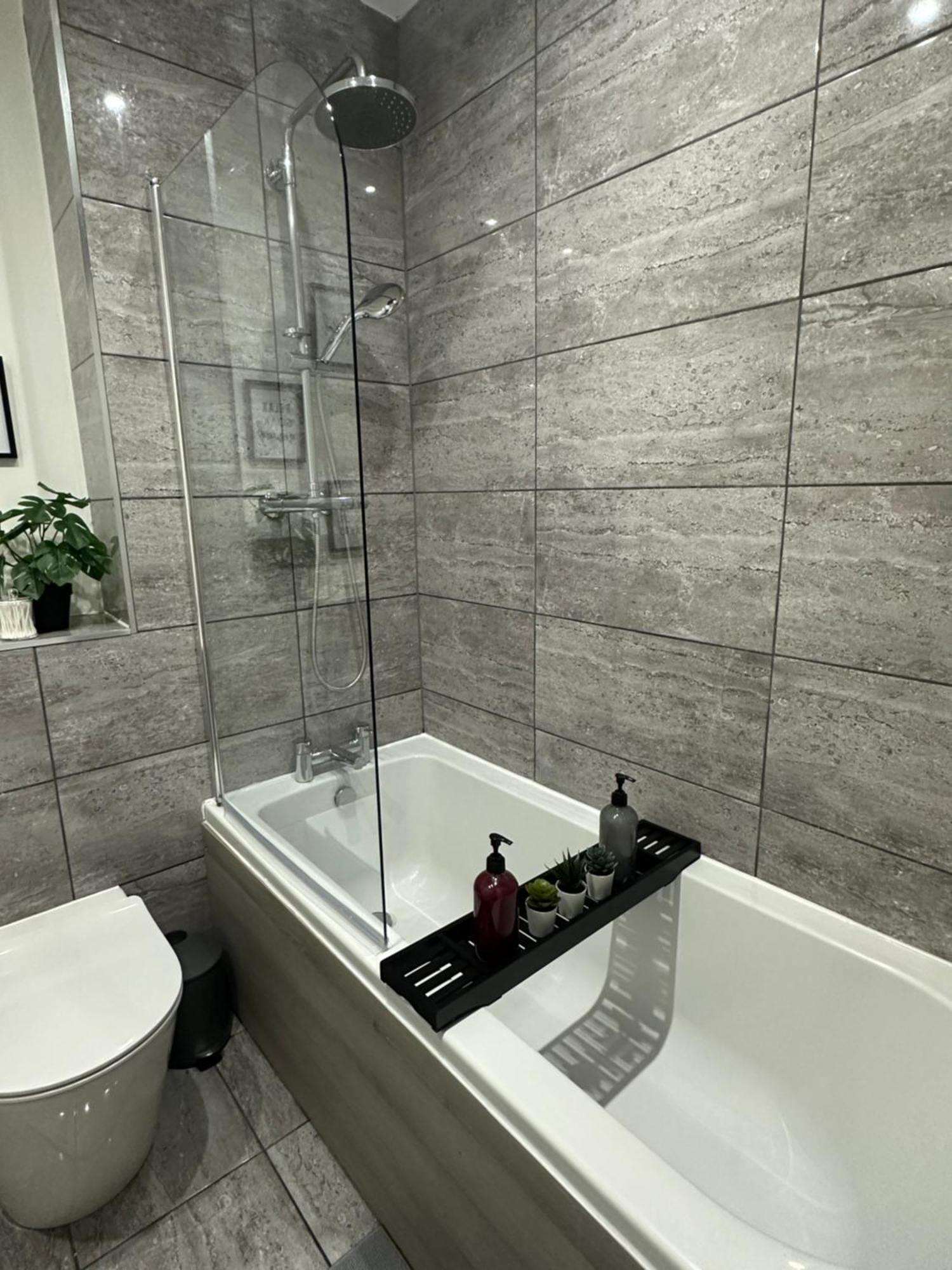Retro Suite A Luxury Apartment With King Size Bed Wii Games And Entertainment Leicester Esterno foto
