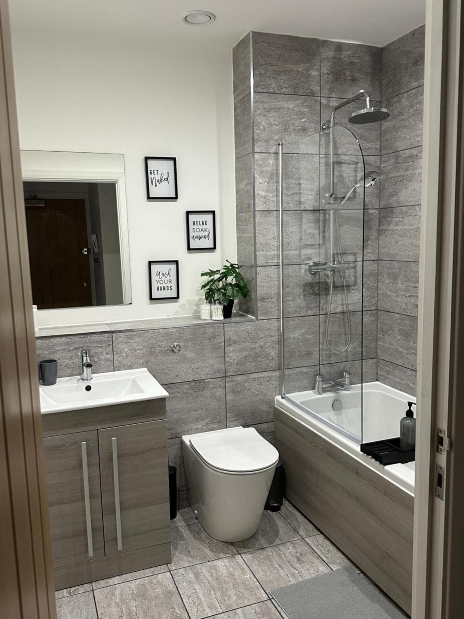 Retro Suite A Luxury Apartment With King Size Bed Wii Games And Entertainment Leicester Esterno foto